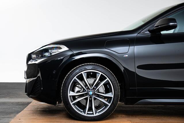 BMW X2 xDrive25e High Executive M Sport - Elektrisch verwarmde voorstoelen - Sportstoelen - Park Assistant - Cruise Control - Koplampsproeiers - Elektrische Achterklep - Stuurwielrand verwarmd - Armsteun voor -