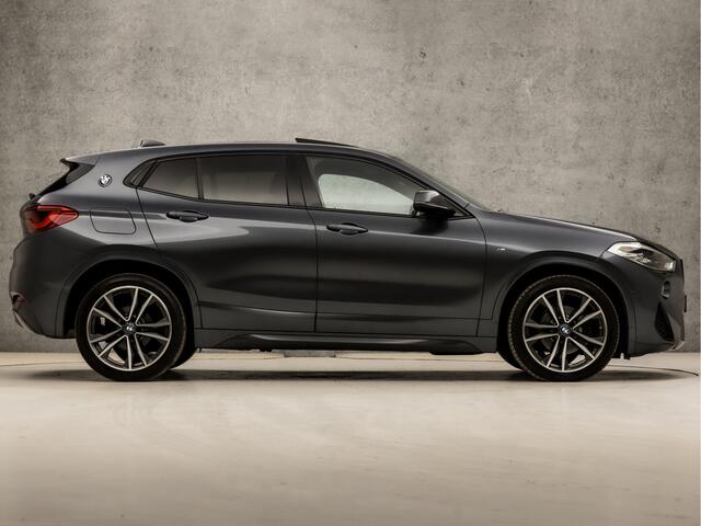 BMW X2 18i sDrive M Sport Automaat (PANORAMADAK, M PAKKET, GROOT NAVI, HEAD-UP DISPLAY, ALCANTARA SPORTSTOELEN, CAMERA, GETINT GLAS, CRUISE, TREKHAAK, ELEK ACHTERKLEP, ZWART HEMEL, NIEUWE APK, NIEUWSTAAT)