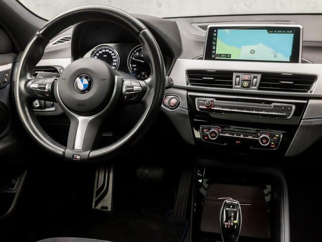 BMW X2 18i sDrive M Sport Automaat (PANORAMADAK, M PAKKET, GROOT NAVI, HEAD-UP DISPLAY, ALCANTARA SPORTSTOELEN, CAMERA, GETINT GLAS, CRUISE, TREKHAAK, ELEK ACHTERKLEP, ZWART HEMEL, NIEUWE APK, NIEUWSTAAT)