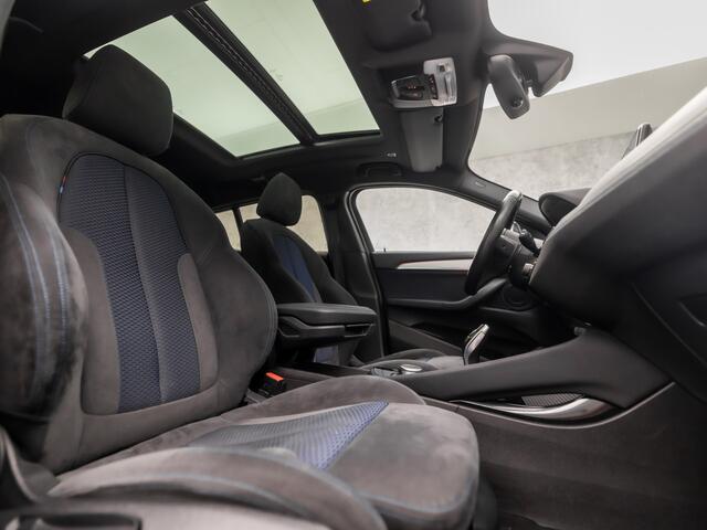 BMW X2 18i sDrive M Sport Automaat (PANORAMADAK, M PAKKET, GROOT NAVI, HEAD-UP DISPLAY, ALCANTARA SPORTSTOELEN, CAMERA, GETINT GLAS, CRUISE, TREKHAAK, ELEK ACHTERKLEP, ZWART HEMEL, NIEUWE APK, NIEUWSTAAT)