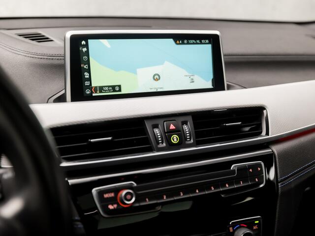 BMW X2 18i sDrive M Sport Automaat (PANORAMADAK, M PAKKET, GROOT NAVI, HEAD-UP DISPLAY, ALCANTARA SPORTSTOELEN, CAMERA, GETINT GLAS, CRUISE, TREKHAAK, ELEK ACHTERKLEP, ZWART HEMEL, NIEUWE APK, NIEUWSTAAT)