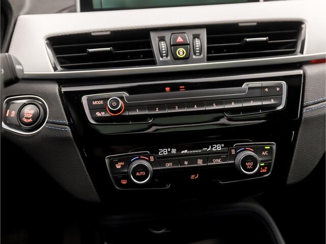 BMW X2 18i sDrive M Sport Automaat (PANORAMADAK, M PAKKET, GROOT NAVI, HEAD-UP DISPLAY, ALCANTARA SPORTSTOELEN, CAMERA, GETINT GLAS, CRUISE, TREKHAAK, ELEK ACHTERKLEP, ZWART HEMEL, NIEUWE APK, NIEUWSTAAT)
