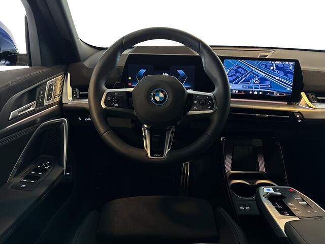 BMW X2 iX2 eDrive20 67 kWh M-Sport / Panoramadak / Harman Kardon Soundsystem / Head-up Display / 20 inch lichtmetaal all-season