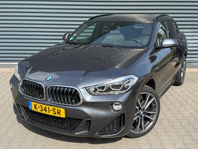 BMW X2 sDrive20i M Sport | Panodak | Adaptive Cruise | Trekhaak Afneembaar | Head-up Display | Carplay | LED | Camera | Lederen Sportstoelen & Memory |