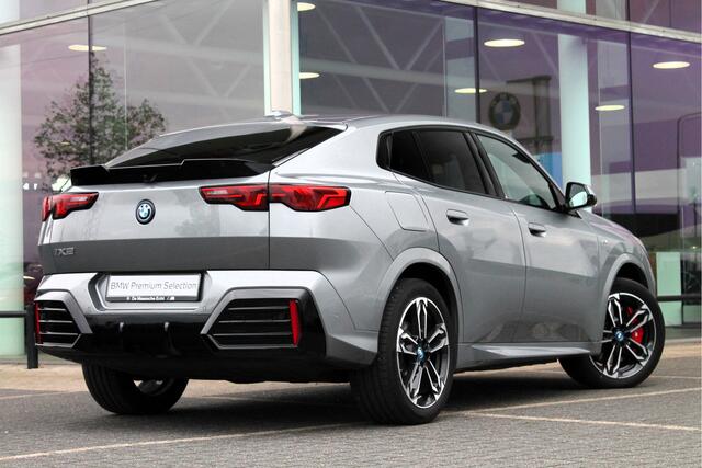 BMW X2 iX2 eDrive20 High Executive M Sport / Trekhaak / M Adaptief onderstel / Sportstoelen / Stoelverwarming / Adaptieve LED / Parking Assistant Plus / Head-Up / Harman Kardon