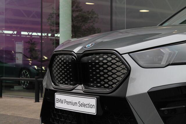 BMW X2 iX2 eDrive20 High Executive M Sport / Trekhaak / M Adaptief onderstel / Sportstoelen / Stoelverwarming / Adaptieve LED / Parking Assistant Plus / Head-Up / Harman Kardon