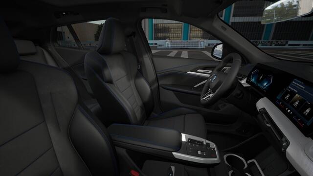 BMW X2 iX2 eDrive20 High Executive M Sport / Panoramadak / Trekhaak / Sportstoelen / Adaptieve LED / M Adaptief onderstel / Parking Assistant Plus / Comfort Access