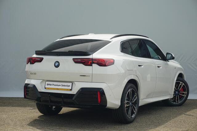 BMW X2 iX2 eDrive20 M Sport Pro | Trekhaak / Adaptief M onderstel / Head-up / Harman Kardon / Comfort Access / Dodehoek detectie / Cruise control adaptief met Stop&Go