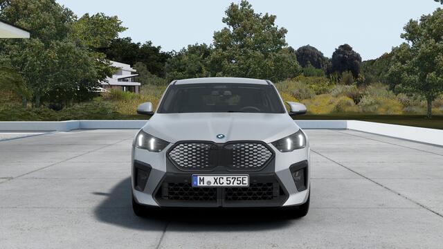 BMW X2 iX2 eDrive20 M Sport / Trekhaak / Sportstoelen / Achteruitrijcamera / M Adaptief onderstel / Comfort Access / Adaptieve LED / Stoelverwarming