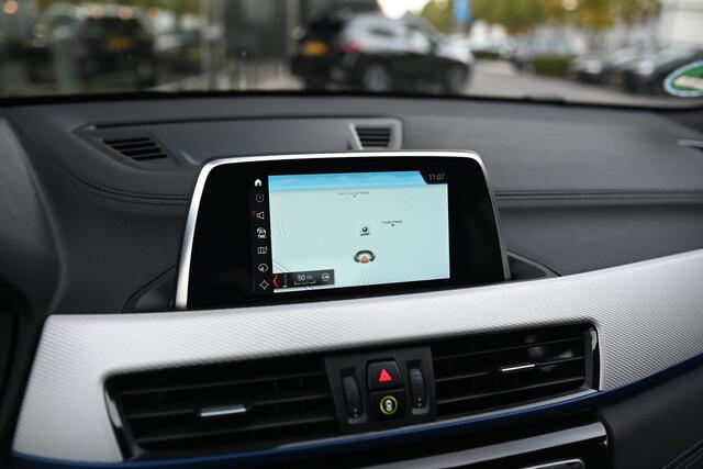 BMW X2 sDrive18i High Executive M Sport Automaat / Sportstoelen / Stoelverwarming / LED / Cruise Control / 19" LMV