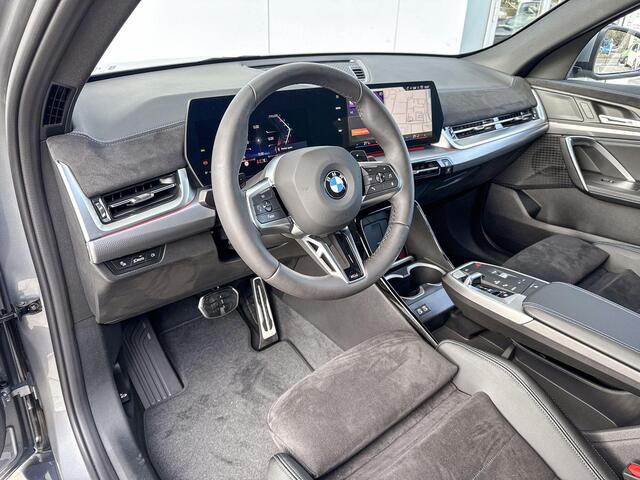 BMW X2 sDrive20i M-Sport / 19inch / Getinte Ramen / Glazen dak / Driving Assistant Plus / Acteruitrijcamera