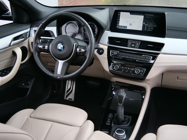 BMW X2 xDrive25e High Executive 220 Pk Automaat Navigatie / M-pakket / Leer / Schuifdak / Camera / DAB