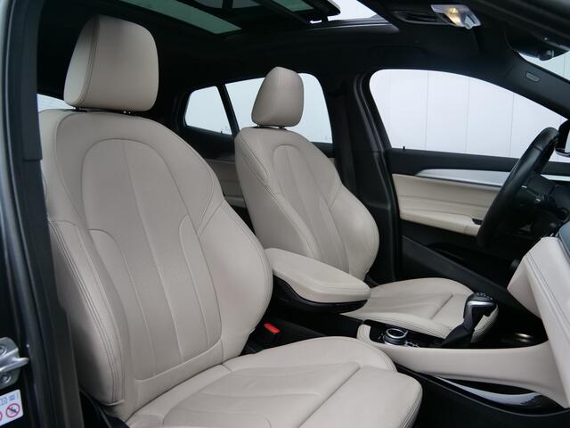 BMW X2 xDrive25e High Executive 220 Pk Automaat Navigatie / M-pakket / Leer / Schuifdak / Camera / DAB