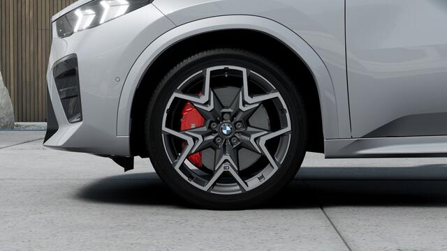 BMW X2 iX2 eDrive20 High Executive M Sport / Panoramadak / Trekhaak / M Sportstoelen / Head-Up / Adaptieve LED / Parking Assistant Plus / M Adaptief onderstel