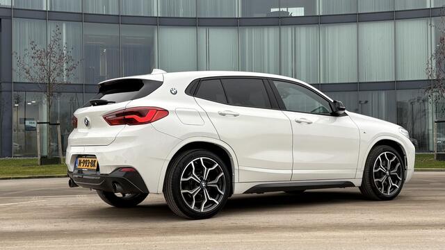 BMW X2 sDrive20i High Executive M-Sport Pano Alcantara Navi groot