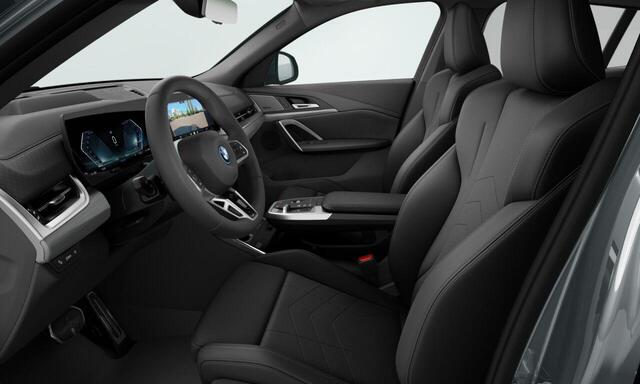 BMW X2 iX2 eDrive20 | M Sportpakket Pro | Innovation Package | Comfort Pack | Panoramadak | Head-up Display | Comfort Access