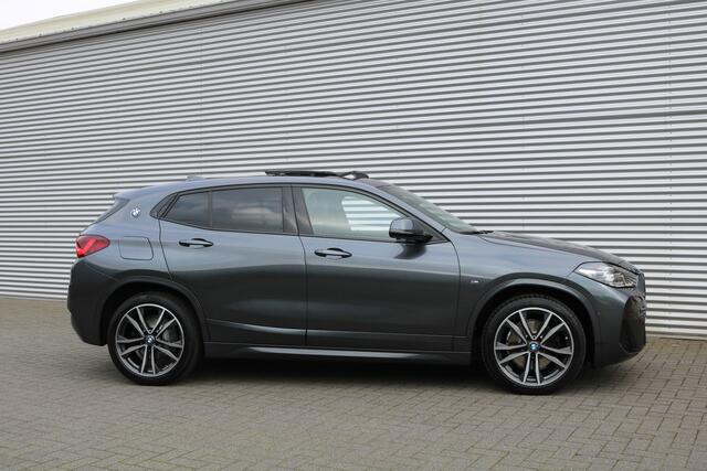 BMW X2 xDrive25e M-Sportpakket Shadowline 220PK (Panoramadak Sportleder/Memory Navi/Camera Harman/Kardon HeadUp Keyless Full-Led 19M-Velg PrivacyGlass)