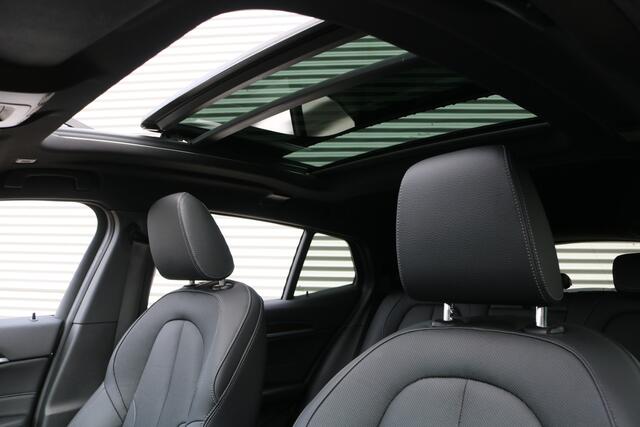 BMW X2 xDrive25e M-Sportpakket Shadowline 220PK (Panoramadak Sportleder/Memory Navi/Camera Harman/Kardon HeadUp Keyless Full-Led 19M-Velg PrivacyGlass)