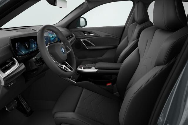 BMW X2 iX2 eDrive20 67 kWh M Sport Edition | M Sportpakket | Premium Pack | Glazen panoramadak