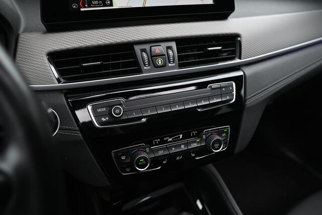 BMW X2 xDrive25e High Executive M Sport Automaat / Panoramadak / Sportstoelen / Head-Up / Achteruitrijcamera / Comfort Access / Harman-Kardon