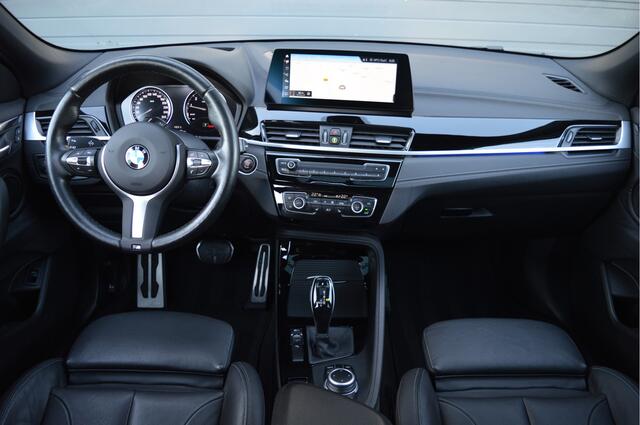 BMW X2 sDrive20i Executive Edition | M-PAKKET | PANO | ACC | HUD | CAMERA | TREKHAAK | HIFI |