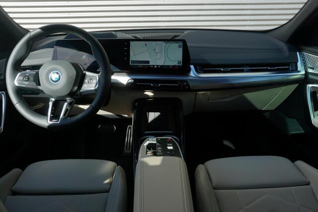 BMW X2 iX2 xDrive30 M Sportpakket Pro | Innovation Pack | Comfort Pack | Glazen panoramadak | Parking Assistant Plus | BMW Head-Up Display | Ekris Selection