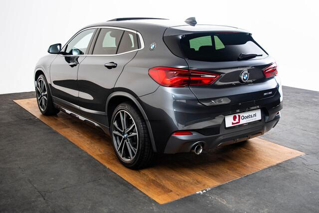 BMW X2 sDrive18i M Sport - Trekhaak- Panoramadak - PDC voor/achter - Cruise control - Head up - Comfort Access - Getinte Ruiten - Elektrisch verwarmde voorstoelen - Armsteun voor - Armsteun voor -