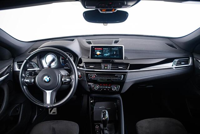 BMW X2 sDrive18i M Sport - Trekhaak- Panoramadak - PDC voor/achter - Cruise control - Head up - Comfort Access - Getinte Ruiten - Elektrisch verwarmde voorstoelen - Armsteun voor - Armsteun voor -