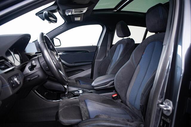 BMW X2 sDrive18i M Sport - Trekhaak- Panoramadak - PDC voor/achter - Cruise control - Head up - Comfort Access - Getinte Ruiten - Elektrisch verwarmde voorstoelen - Armsteun voor - Armsteun voor -