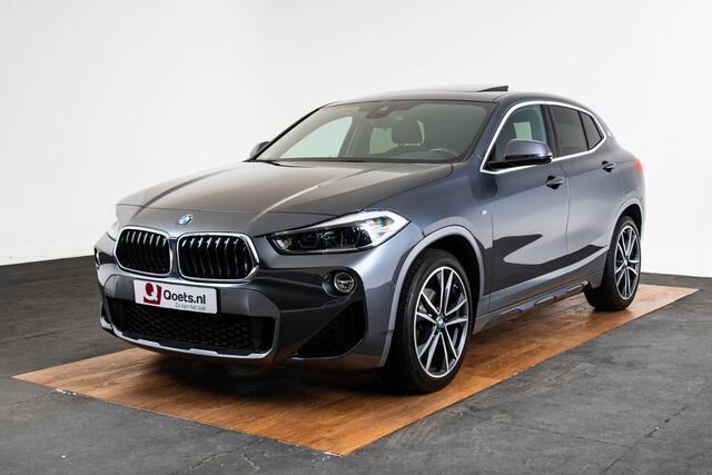 BMW X2 sDrive18i M Sport - Trekhaak- Panoramadak - PDC voor/achter - Cruise control - Head up - Comfort Access - Getinte Ruiten - Elektrisch verwarmde voorstoelen - Armsteun voor - Armsteun voor -
