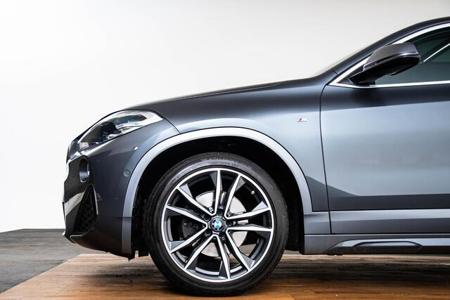 BMW X2 sDrive18i M Sport - Trekhaak- Panoramadak - PDC voor/achter - Cruise control - Head up - Comfort Access - Getinte Ruiten - Elektrisch verwarmde voorstoelen - Armsteun voor - Armsteun voor -
