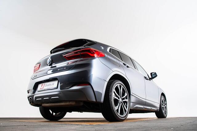 BMW X2 sDrive18i M Sport - Trekhaak- Panoramadak - PDC voor/achter - Cruise control - Head up - Comfort Access - Getinte Ruiten - Elektrisch verwarmde voorstoelen - Armsteun voor - Armsteun voor -