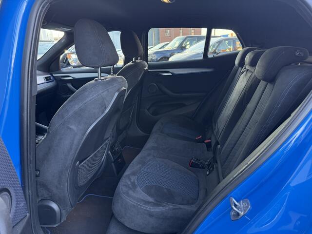 BMW X2 BWJ 2018 sDrive 20i 250PK M High Executive AUTOMAAT | FULL LED | ELEKTR. STOELEN | STOELVERW. | DAB + | CAMERA | KEY LESS | ELEKTR. ACHTERKLEP | HEAD-UP DISPLAY | NAVI | CLIMA | CRUISE | LMV | PDC