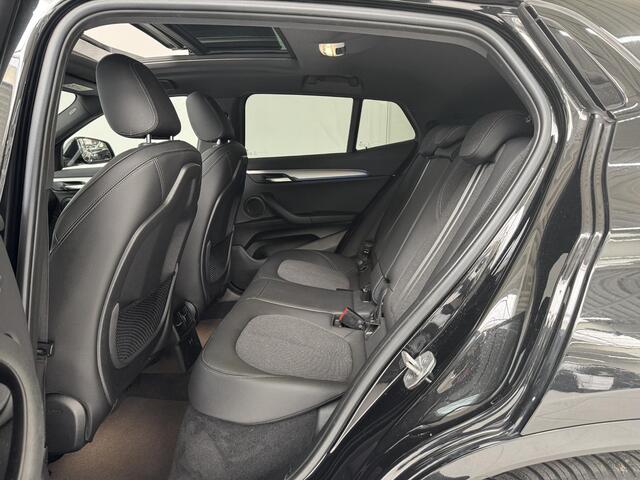 BMW X2 xDrive25e M-sport | Stoelverwarming | Panoramadak | Achteruitrijcamera | Navigatie | Sport | M-sport |