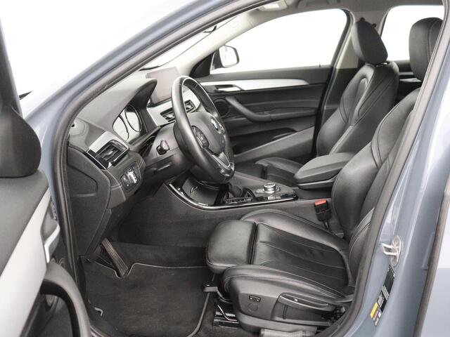 BMW X2 xDrive25e High Executive | Head-Up | Leder | Sportstoelen | Stoelverwarming | Park Assist | Navigatie | Full LED | Climate control | Bluetooth | Cruise control | Individual Storm Bay Metallic