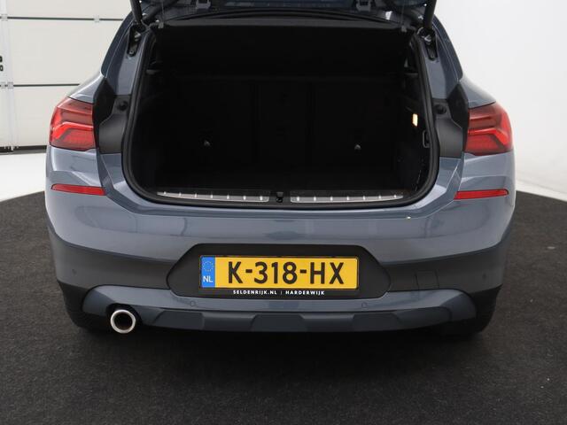 BMW X2 xDrive25e High Executive | Head-Up | Leder | Sportstoelen | Stoelverwarming | Park Assist | Navigatie | Full LED | Climate control | Bluetooth | Cruise control | Individual Storm Bay Metallic