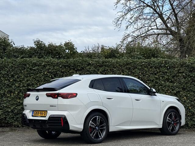 BMW X2 iX2 eDrive20 | M-Sport Pro | 19'' | Panorama | Driv. Ass. Prof. | Head-Up | Stoelverw. | Getint Glas | Comfort Access