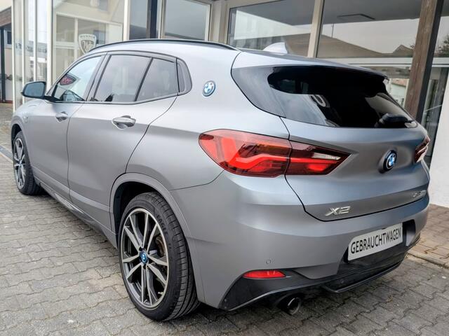 BMW X2 xDrive25e M-SPORT ** FROZEN GREY, LEDER, PANORAMA, H&K SOUND, VERW. ST, 19-inch LMV ** 1e EIG - UNFALLFREI ** ** INFORMEER OOK NAAR ONZE AANTREKKELIJKE FINANCIAL-LEASE TARIEVEN **