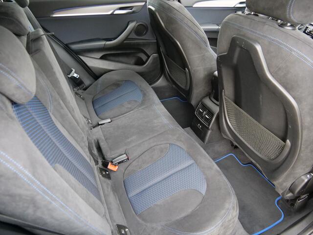 BMW X2 M35i High Executive 306 Pk Automaat Navigatie / Camera / 19 inch / Elektrische achterklep / Pano dak