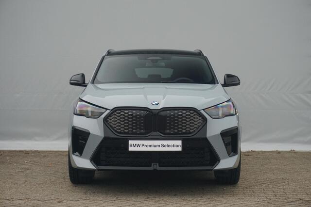 BMW X2 iX2 eDrive20 | M Sportpakket Pro | Trekhaak | Schuif-kanteldak | Harman Kardon | Head-up | Elektrische verstelbare Stoelen | Rondomzicht Camera's | Driving Assistant Professional