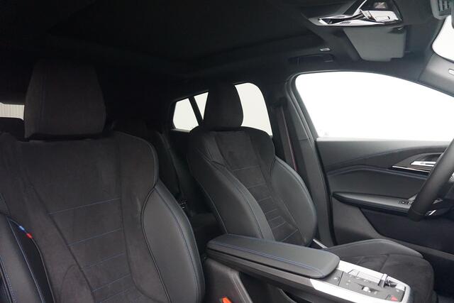 BMW X2 iX2 eDrive20 | M Sportpakket Pro | Trekhaak | Schuif-kanteldak | Harman Kardon | Head-up | Elektrische verstelbare Stoelen | Rondomzicht Camera's | Driving Assistant Professional