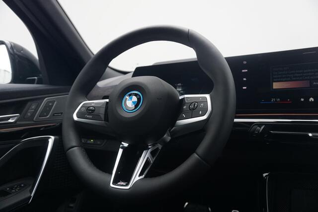 BMW X2 iX2 eDrive20 | M Sportpakket Pro | Trekhaak | Schuif-kanteldak | Harman Kardon | Head-up | Elektrische verstelbare Stoelen | Rondomzicht Camera's | Driving Assistant Professional