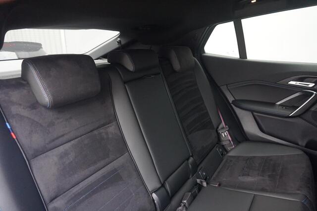 BMW X2 iX2 eDrive20 | M Sportpakket Pro | Trekhaak | Schuif-kanteldak | Harman Kardon | Head-up | Elektrische verstelbare Stoelen | Rondomzicht Camera's | Driving Assistant Professional