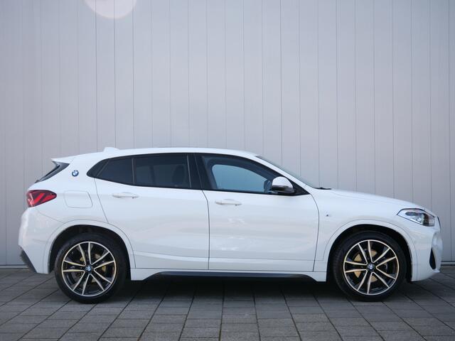 BMW X2 sDrive18i High Executive 141 Pk Automaat Navi / Pano-dak / M-Pakket / 19 inch / Stoelverwarming