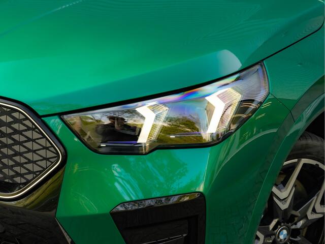 BMW X2 iX2 eDrive20 - M-Sport Pro - M Compound Rem - Trekhaak - Memoryzetel - Head-up