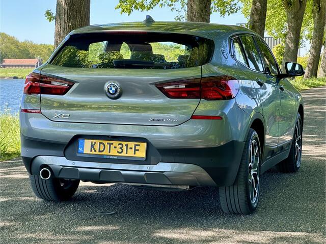 BMW X2 xDrive25e High Executive | Leder | Sportstoelen | Navi | Connected | Head up | Stoelverwarming | DAB