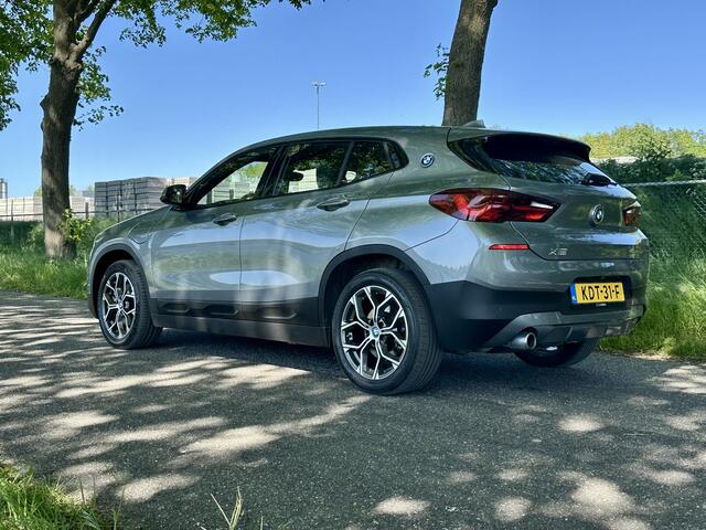BMW X2 xDrive25e High Executive | Leder | Sportstoelen | Navi | Connected | Head up | Stoelverwarming | DAB