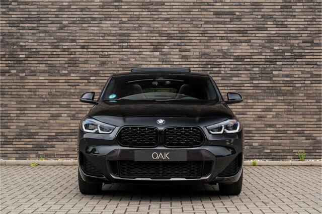 BMW X2 xDrive25e Aut. | M-Sport | Navi | Panorama | Leder | Camera | 19"LM | Saphire Zwart