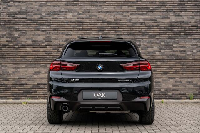 BMW X2 xDrive25e Aut. | M-Sport | Navi | Panorama | Leder | Camera | 19"LM | Saphire Zwart