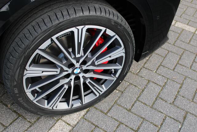 BMW X2 iX2 eDrive20 M Sport / Trekhaak / Sportstoelen / Adaptieve LED / Head-Up / M Adaptief onderstel / Parking Assistant Plus / Comfort Access
